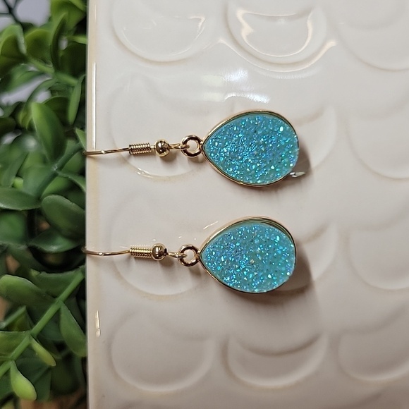 AQUA DRUZY DROP EARRINGS - Picture 5 of 7